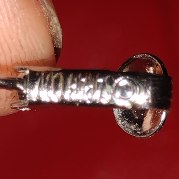 Vintage clip on earrings - Picture 2 of 2